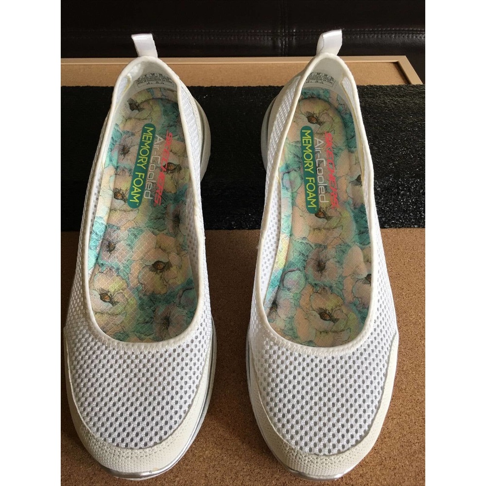 EUC Women's Skechers White Silver Slip On Walking Shoe Microburst Sudden Look 9